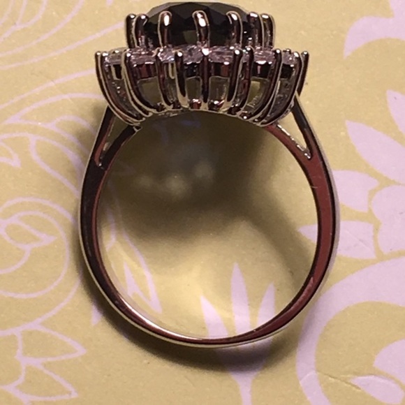 Stunning Blue & Clear Silvertone Ring - Picture 3 of 4